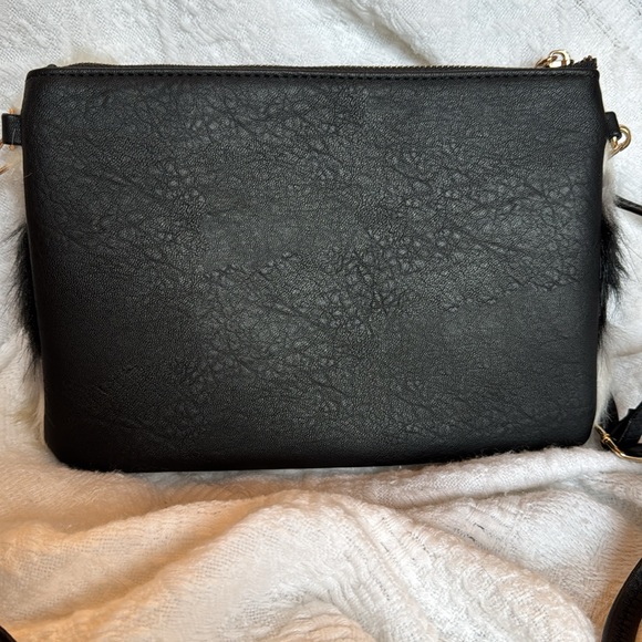 Bam Forever Black and White Faux Fur Crossbody Bag with adj strap. NWOT - Picture 4 of 12